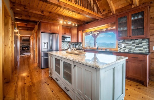 Dahlonega Cabin | Rarely found MOUNTAIN TOP LOG CABIN