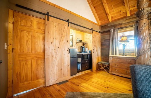 Dahlonega Cabin | Rarely found MOUNTAIN TOP LOG CABIN
