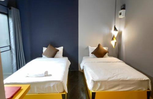 Ratchadaphisek Hotel | Ratch66 Huai Khwang MRT