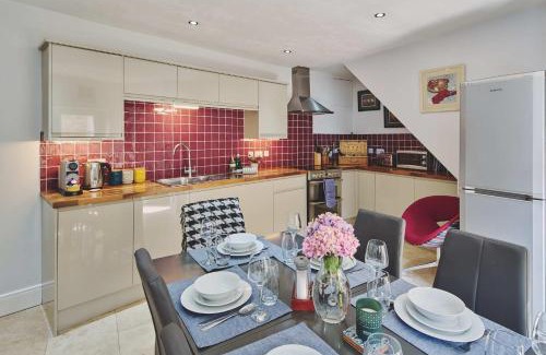 Stow-on-the-Wold House | Rathbone Cottage - Pets Stay for Free