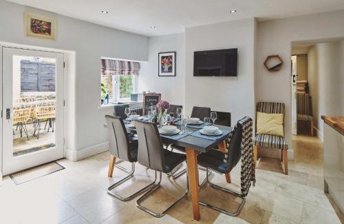 Stow-on-the-Wold House | Rathbone Cottage - Pets Stay for Free