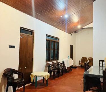 Anuradhapura Hotel | Rathnayaka Family & Holiday Home