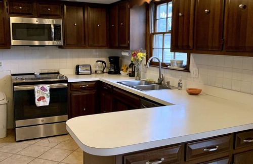 Versailles Other | Raven Fox Farm-Country Charm! 5 BR Only 8 miles from Keeneland and BG Airport