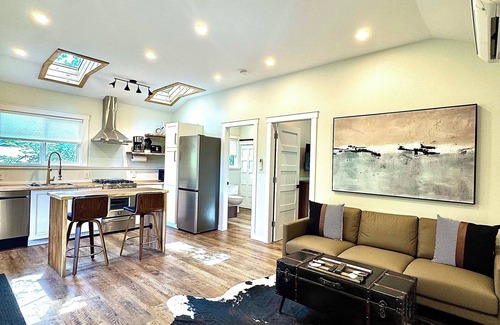 Balfour Ski Chalet | RAVEN’S NEST *Tiny Luxury Mountain Chalet* Spectacular Indoor & Outdoor living!