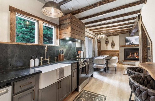 Island Park Cabin | Raven's Rest at Macks Inn | Hot Tub | 20 MI to YNP