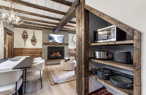 Island Park Cabin | Raven's Rest at Macks Inn | Hot Tub | 20 MI to YNP