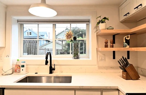 University District House | Ravenna Chic Escape/8 mins from UW/N Seattle by Zen Living