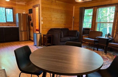 Holcombe Cabin | Ravenwood - Adorable Cabin!