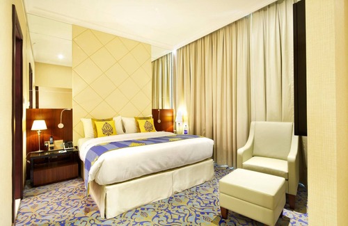 Al Mankhool Hotel | Raviz Center Point Hotel