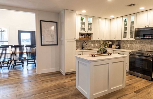 Fredericksburg House | Raymond Ranch-Main & Guest House-Sleeps 20