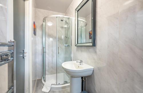 Leeds House | *RB246* For your most relaxed & Cosy stay + Free Parking + Free Fast WiFi *