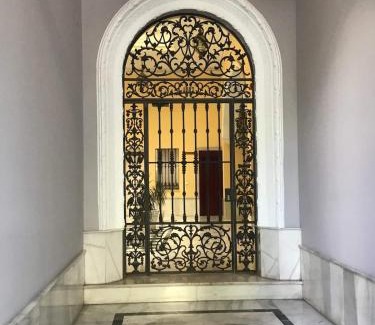 Museo Apartment | RC Reyes Catolicos St right beside Trianas Bridge