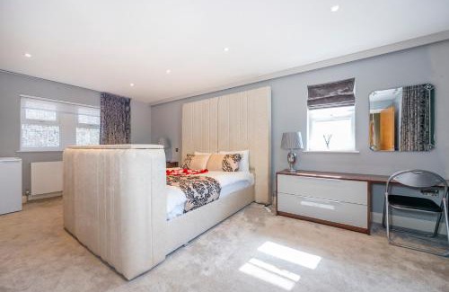 Batley House | *RD7C* For your most relaxed & Cosy stay + Free Parking + Free Fast WiFi *