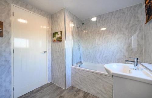 Leeds House | -RDGS- For your relaxed, Cosy Stay, Free Parking