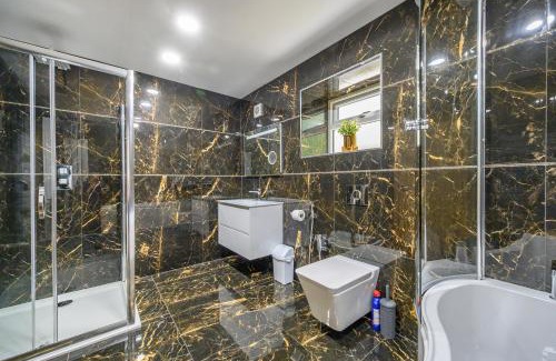 Batley House | -RE7B- For your relaxed and Cosy stay with Free WiFi