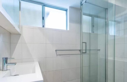 Hamilton Hill House | Readers Paradise - 1 bedroom home with fireplace