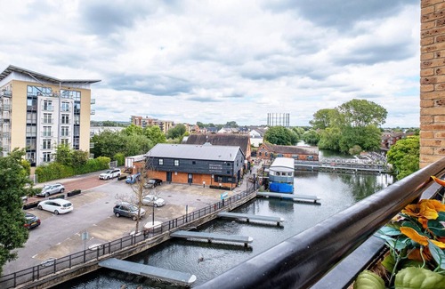 Reading City Centre Apartment | Reading Town Center River View Serviced Apartments