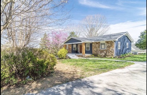 La Follette Apartment | Ready, Set, Reconnect! ©
