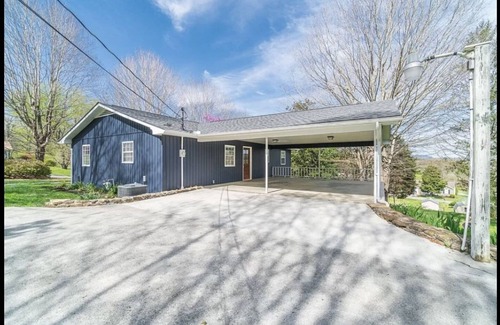 La Follette Apartment | Ready, Set, Reconnect! ©