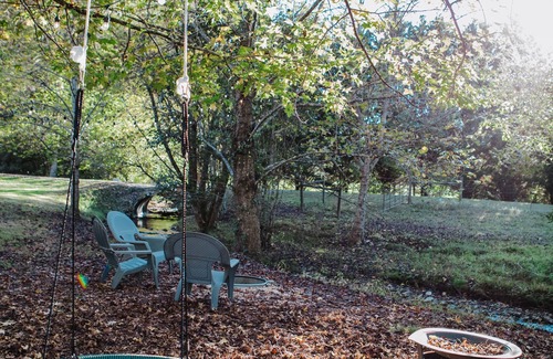Andrews House | Real Log Cabin + 34 acres + Creek + Barn + Easy Access + Nantahala Forest!
