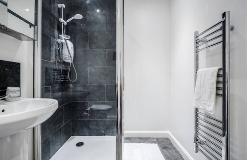 Watford Apartment | Real - Queens Serviced Apartments