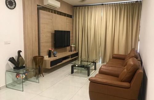 Taman Mount Austin Apartment | REBEC 5pax at Aeon,Toppen,IKEA Tebrau