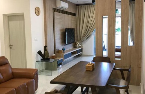 Taman Mount Austin Apartment | REBEC 5pax at Aeon,Toppen,IKEA Tebrau