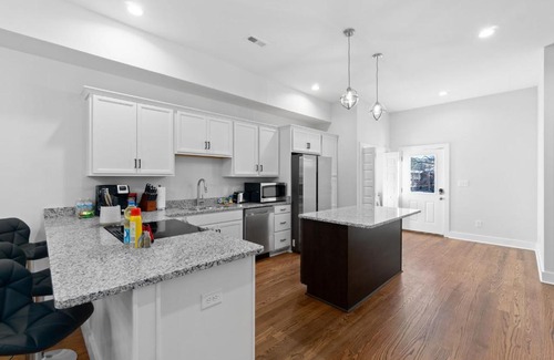 Clarksville House | Rebecca's Downtown Luxury Living (527 N 1st St, #C)