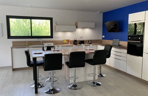 Serignan Villa | Recent 5* villa with swimming pool, 6 minutes walk from the beach!