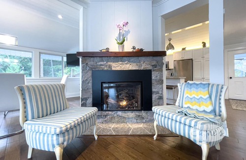 Muskoka Lakes Cottage | Recent Reno, 5 bedrooms, 5 baths, White, Bright and Inviting! SW! AC! Firepit!