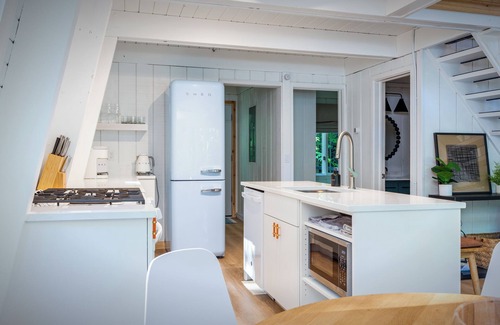 Harbor Springs Cabin | Recently Re-Furbished Luxury 3-bedroom Cabin in Harbor Springs SKi & SUN