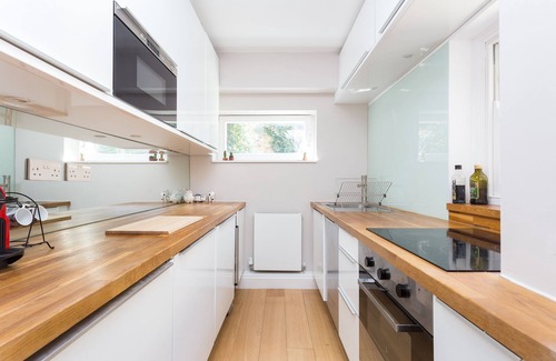 Munster Apartment | Recently Refurbished 1 Bedroom, Fulham - South London