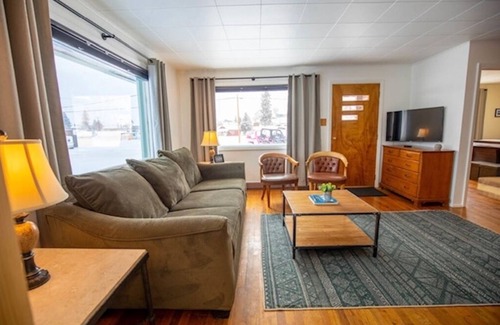 Philipsburg House | Recently remodeled home with cozy updated rooms with plenty of space for larger groups.