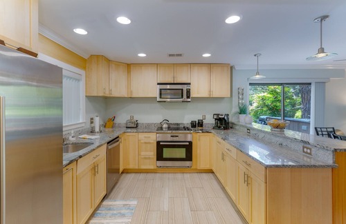 Folly Field Villa | Recently Renovated 3 Br, 300 Yards From Beach, Dogs Okay