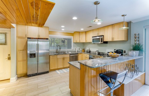 Folly Field Villa | Recently Renovated 3 Br, 300 Yards From Beach, Dogs Okay