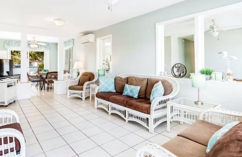 Summerland Key House | Recently Renovated Home With Deepwater Canal