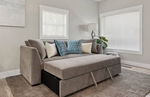 Burley House | Recently Renovated 2 Bed, Clean and COZY Home.