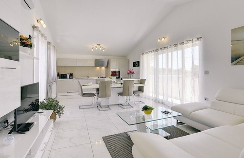 Valtura Apartment | Recently renovated flat with air conditioning, WiFi