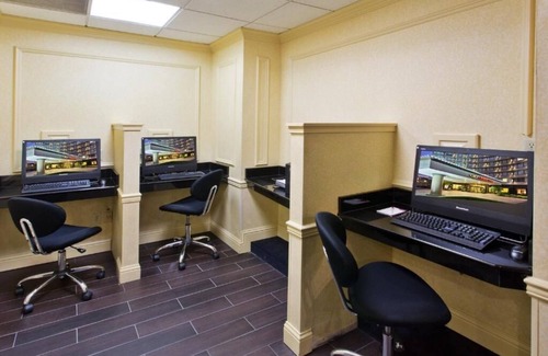 Lloyd District House | Recharge at Our Hotel Near Downtown Portland!