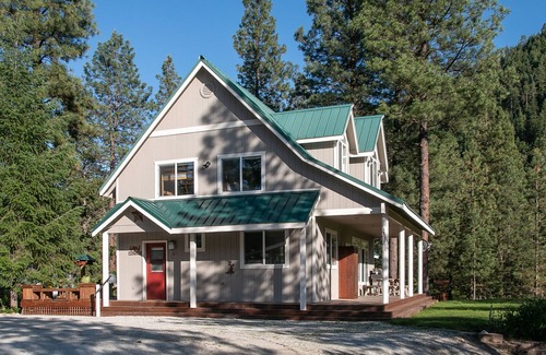 Leavenworth House | Recharge by The River
