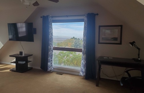 Bountiful House | Recharge in quiet mountain neighborhood! Great 180 views! Nearby hiking &skiing!