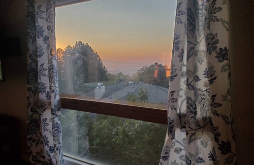 Bountiful House | Recharge in quiet mountain neighborhood! Great 180 views! Nearby hiking &skiing!