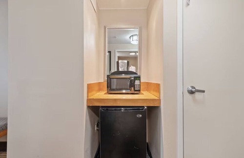 Carteret Apartment | Recharging Double Suite Sleeps 4 Pet Friendly