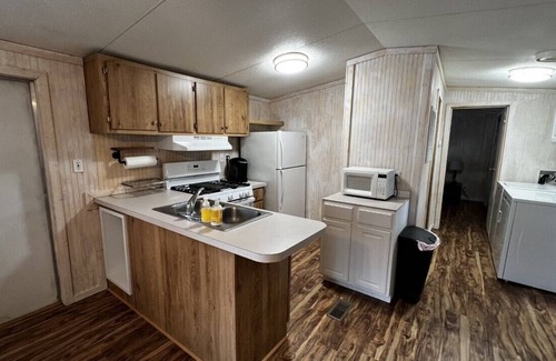 Sylvania House | Reconnect with nature, peaceful pond stay with outdoor kitchen & access to water