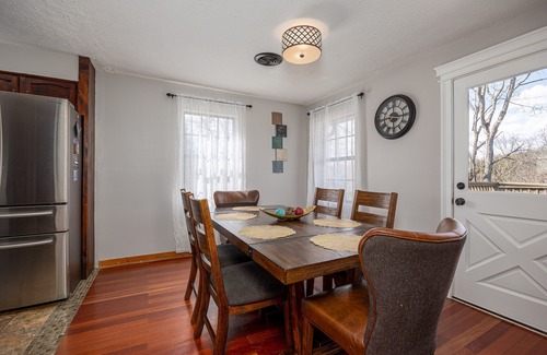 Sevierville Cottage | Recreational Playing One On One