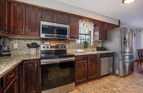 Sevierville Cottage | Recreational Playing One On One