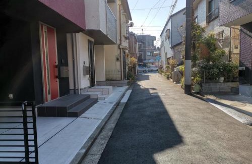 Hodogaya Ward House | Red & Black House Yokohama Tennocho