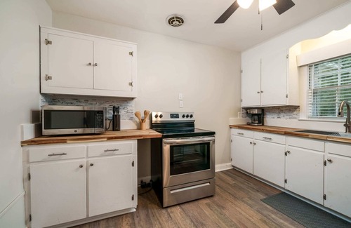 Tuscaloosa House | Red Brick Ranch- 2.3 miles to UA- Fenced Backyard