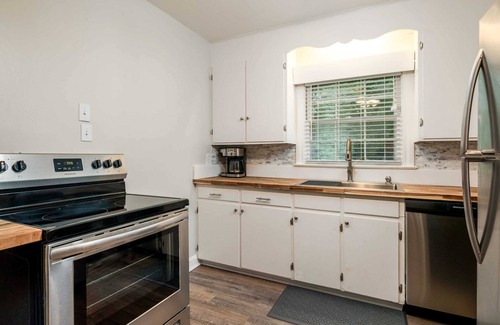 Tuscaloosa House | Red Brick Ranch- 2.3 miles to UA- Fenced Backyard