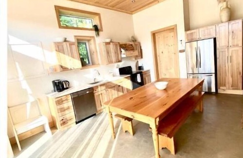 Britt Cabin | Red cabin on the river, w/a 3 story “bunkbed room”